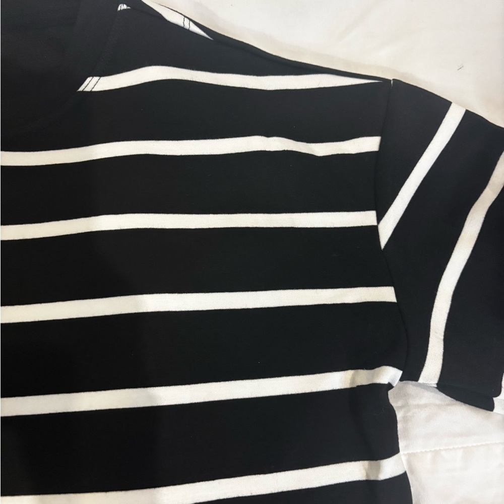 Danskin Women's Black and White Striped Top.ut910 - Picture 4 of 10